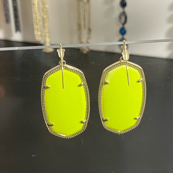 Kendra Scott TEXAS EXCLUSIVE limited edition Danielle- Gold/ Neon Yellow - Picture 4 of 4